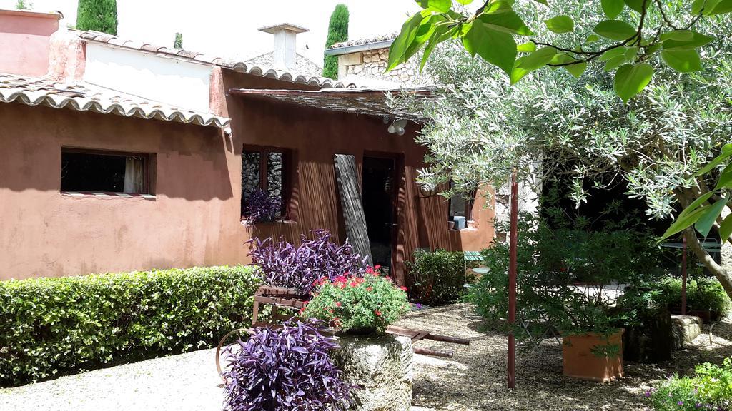 La Mazade de Saint Mamert Extérieur photo