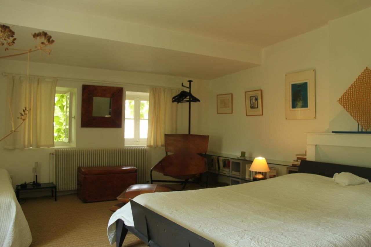 La Mazade de Saint Mamert Chambre photo