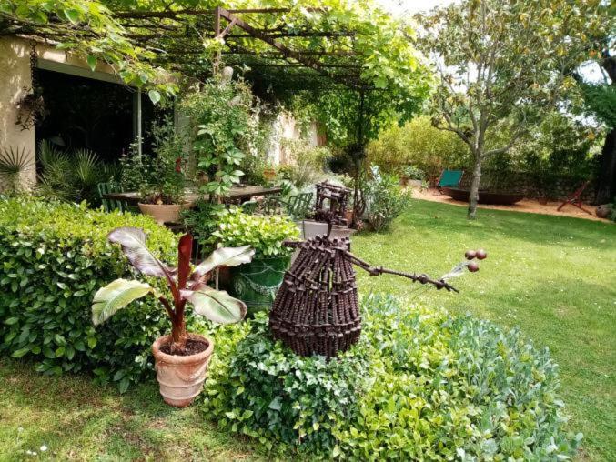 La Mazade de Saint Mamert Extérieur photo