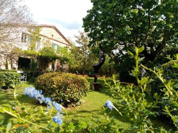 La Mazade de Saint Mamert Extérieur photo